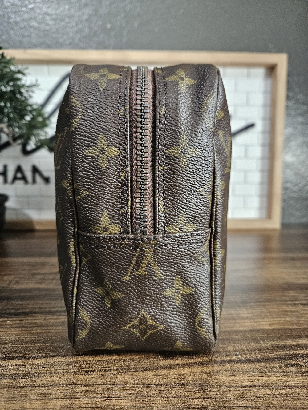Authentic Louis Vuitton Vintage Trousse 28" Canvas Monogram Cosmetic Pouch - Picture 4 of 15